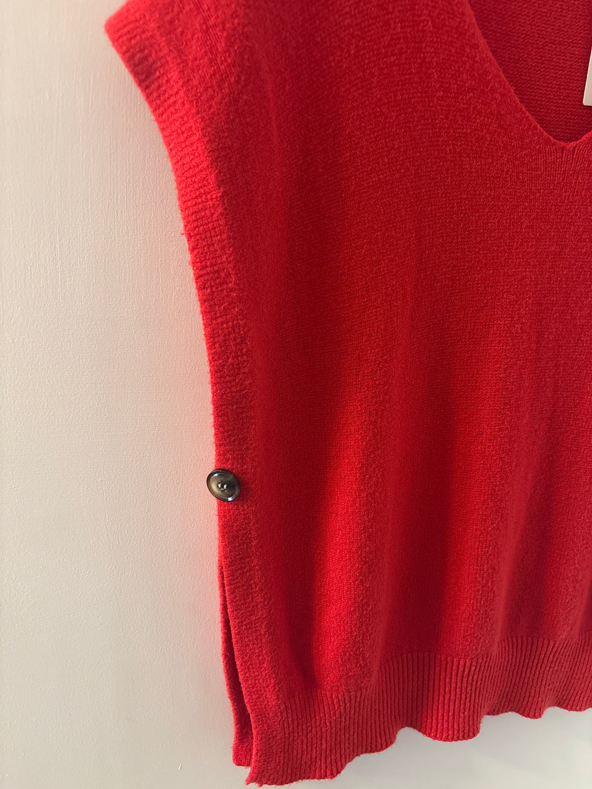 Red V Neck Sleeveless Pullover