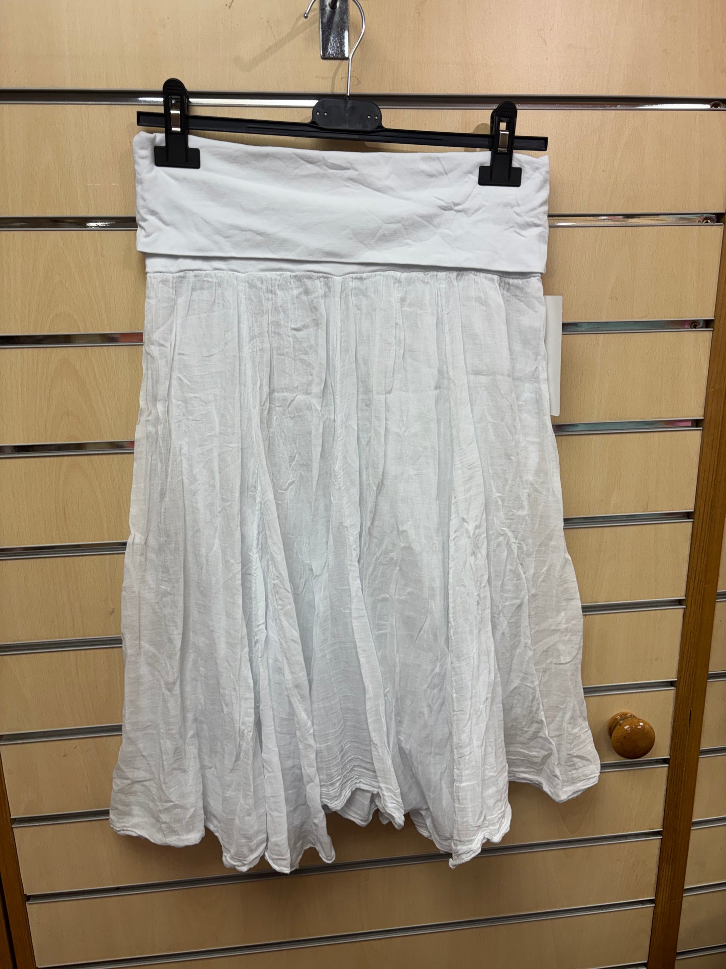 Short Cotton Skirt in White