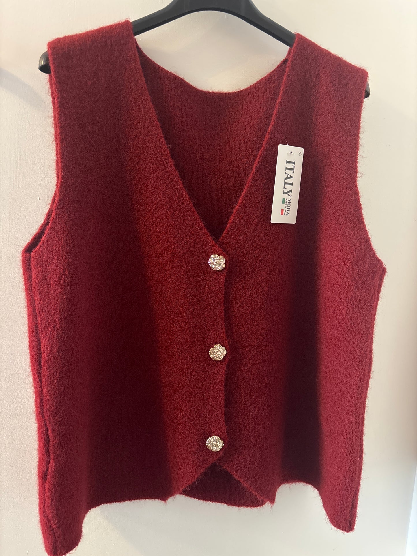 Buttoned Knitted Vest in Red