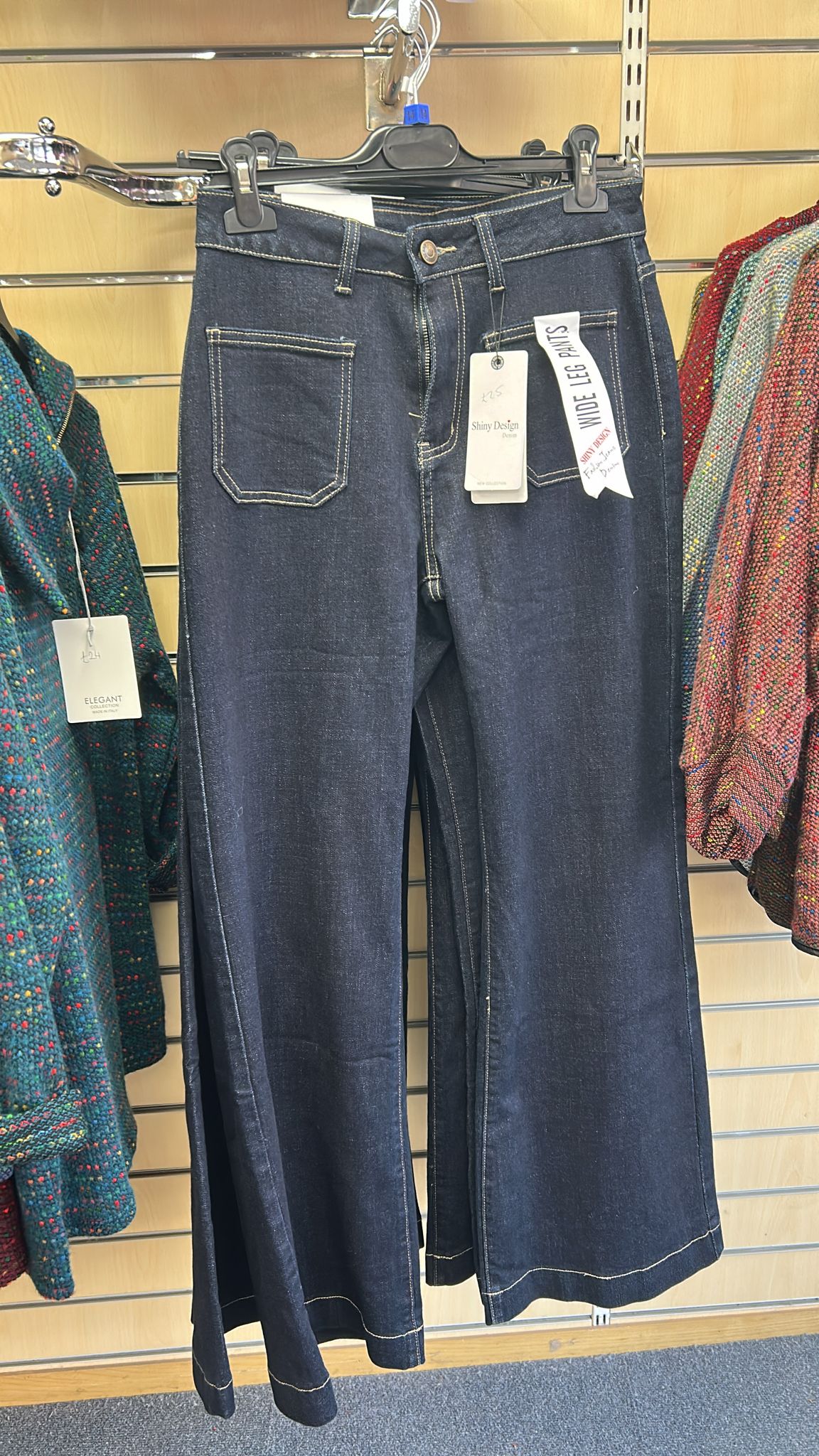 Wide Leg Jeans in Dark Blue