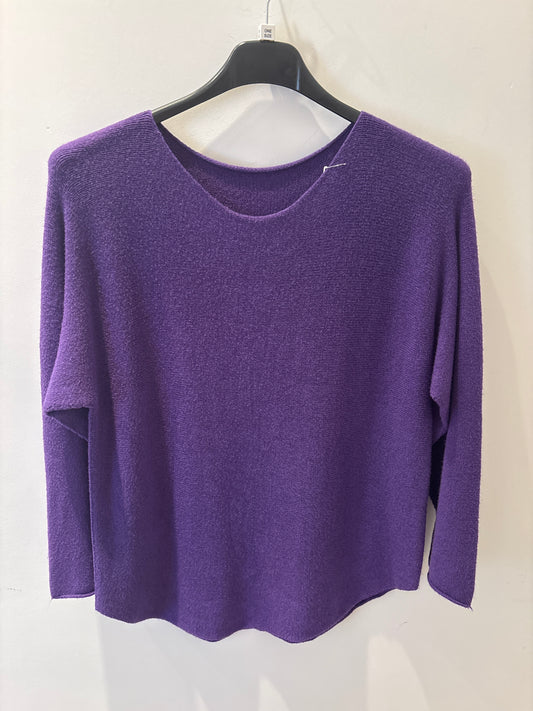 Round neck jumper in Purple