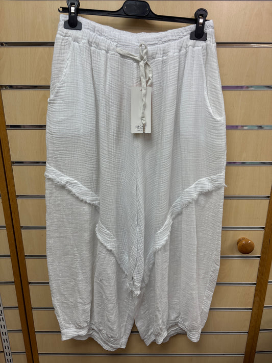 100% Cotton Cropped Trouser with Frayed Hem in white