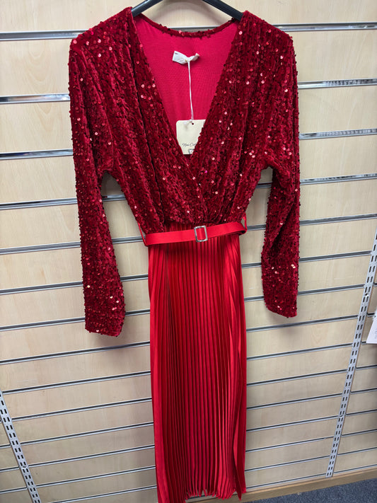 V Neck Sequin Dress with Belt in Red