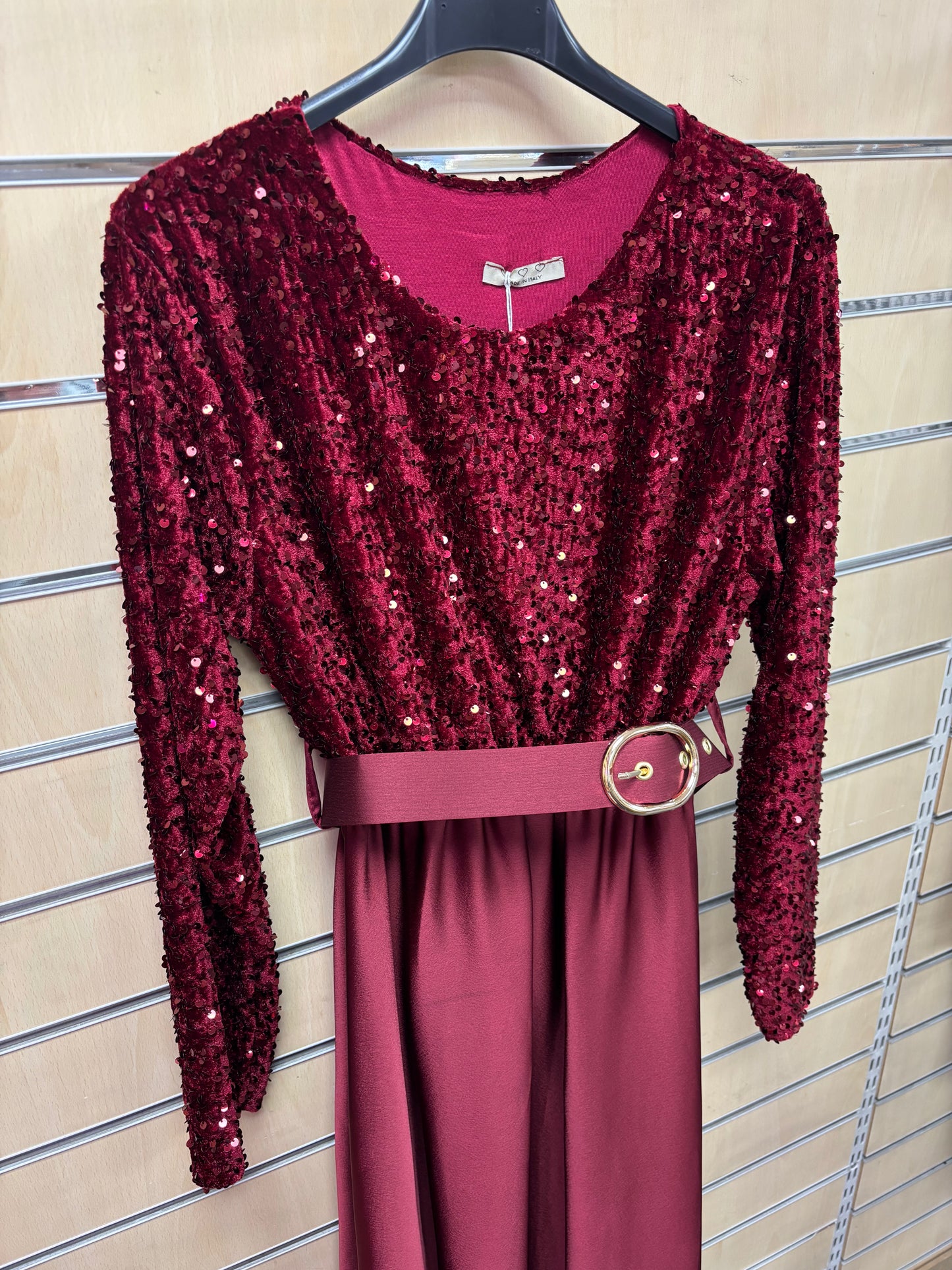 Round Neck Sequin Dress with Belt in Burgundy