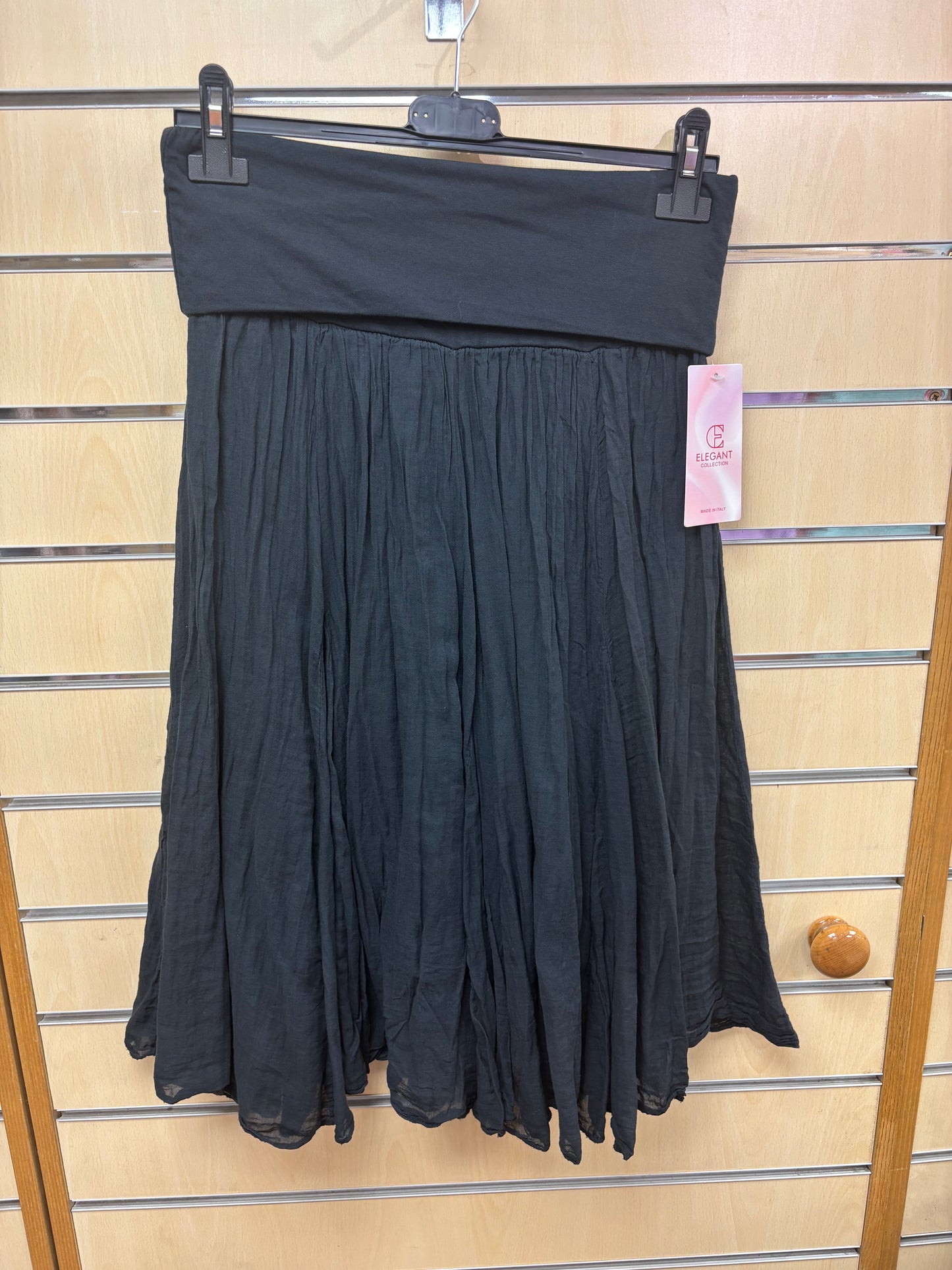Short Cotton Skirt in Black
